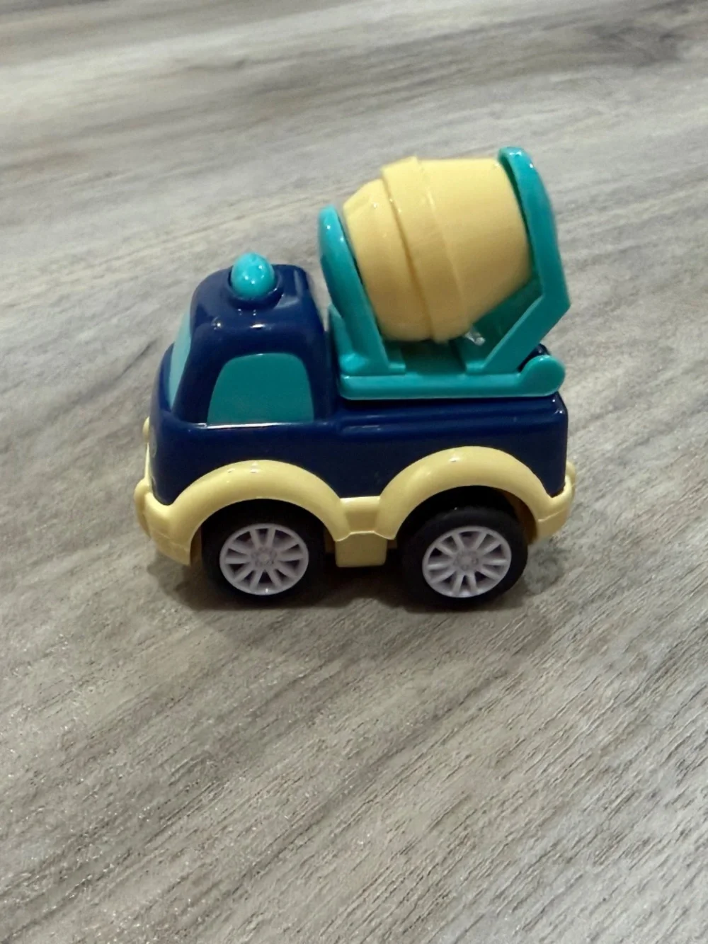 Forty4 Pull Back Toy Cars Trucks Bus Mixer Semi Lot of 4